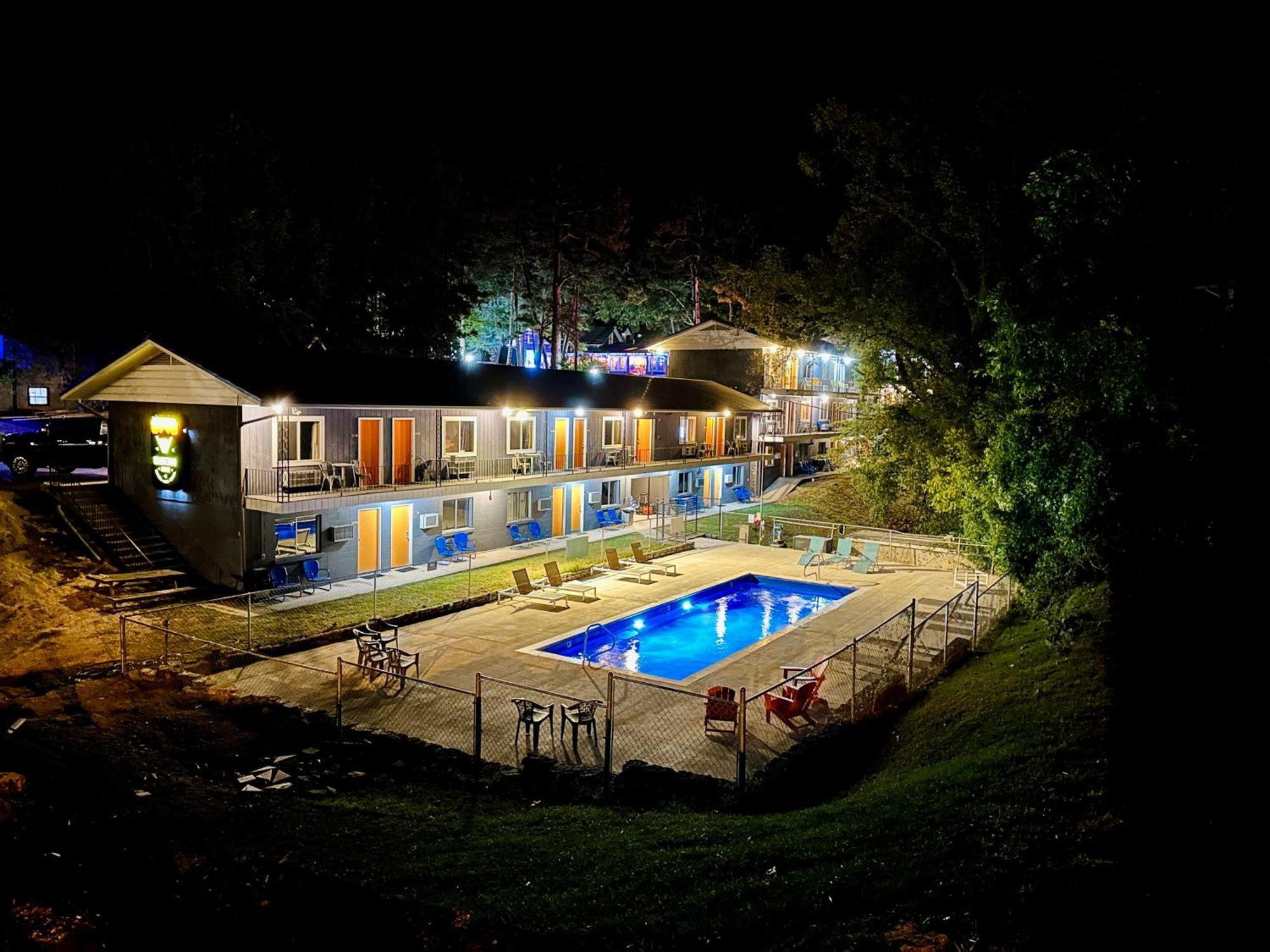 The Wanderoo Lodge Eureka Springs Exteriör bild